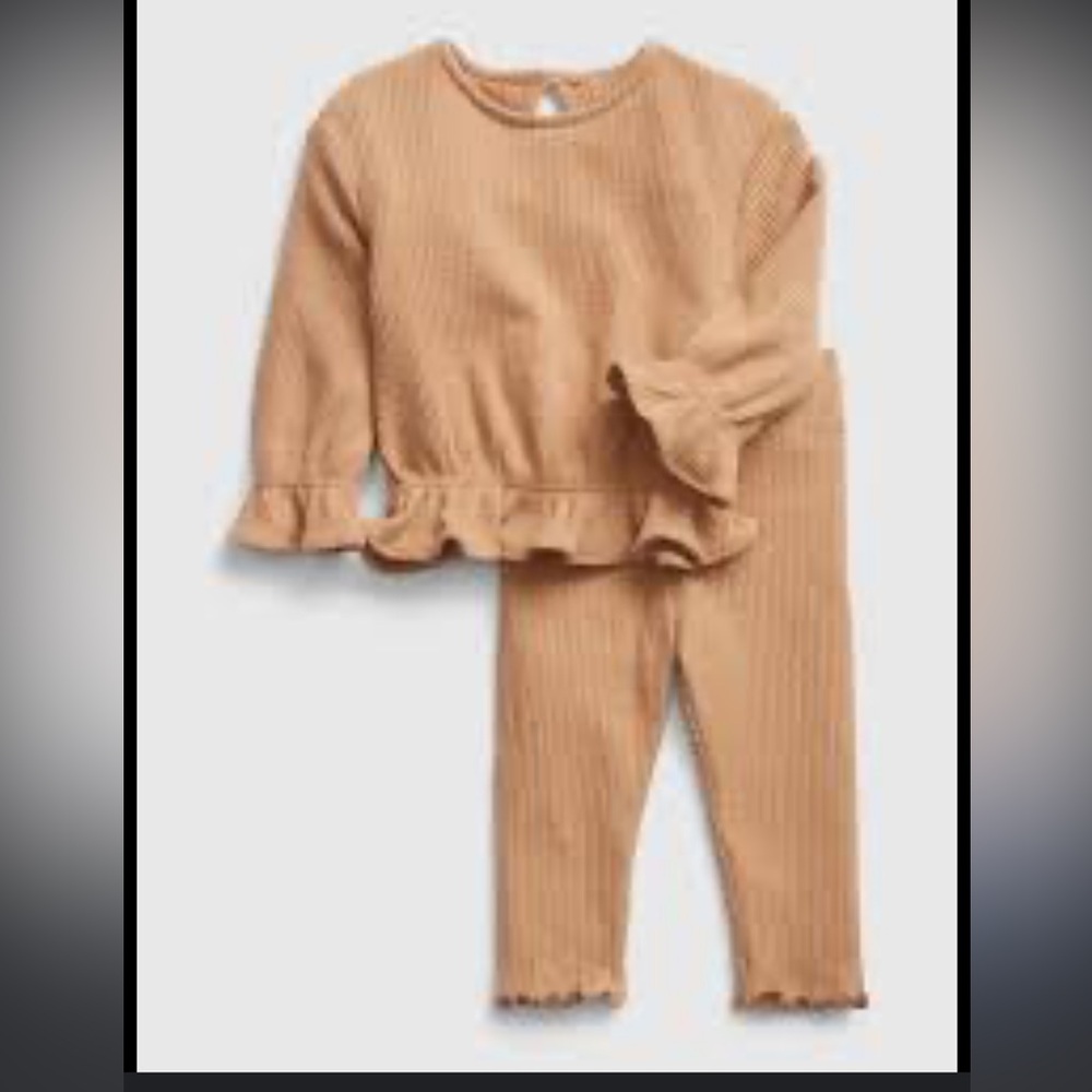 Gap Girls Ribbed Outfit Set size 6-12 months